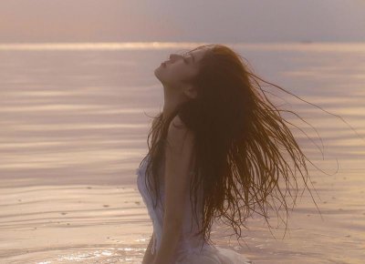 ​女人高潮了拔出来了她什么感觉 高潮了我会夹在里面紧紧的