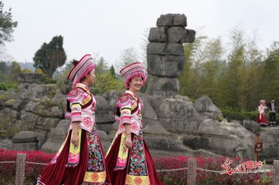 ​重庆万盛：石林风光奇特 吸引游客参观