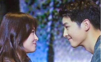 两人对视一方眼神避开3