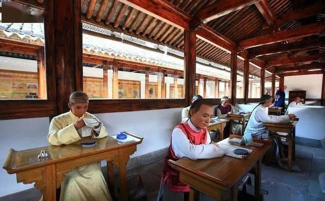 原来如此！第一名叫“独占鳌头”，和状元郎有关