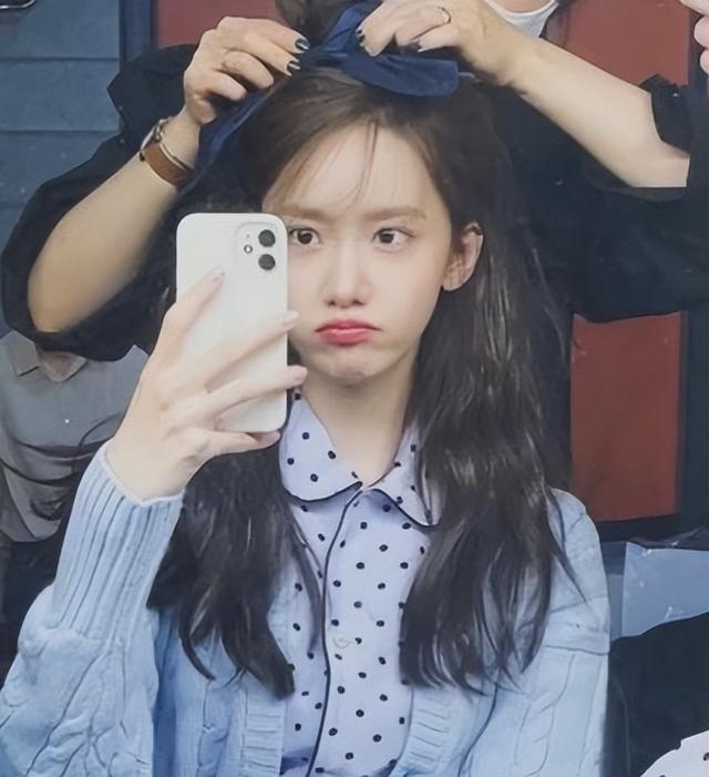 允儿的服装出街（允儿登时尚杂志封面）(1)