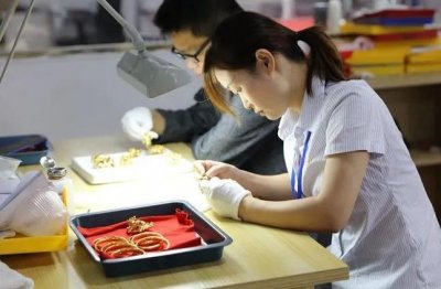 ​深圳打工者的真实工资，技术工月入6千都算好工作，每天上12小时