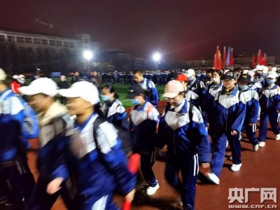 ​宁夏固原弘文中学坚持26年师生徒步54公路缅怀革命先烈