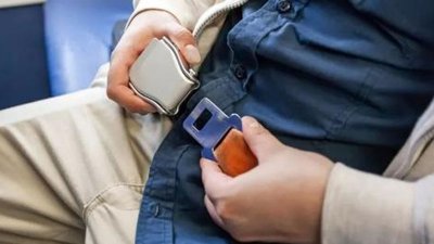 ​飞机安全带怎么解开