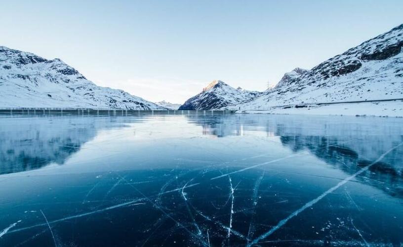 如履薄冰的意思是什么（如履薄冰释义）