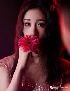 ​张碧晨“三部曲”不YA视频被曝 网友：有点辣眼睛