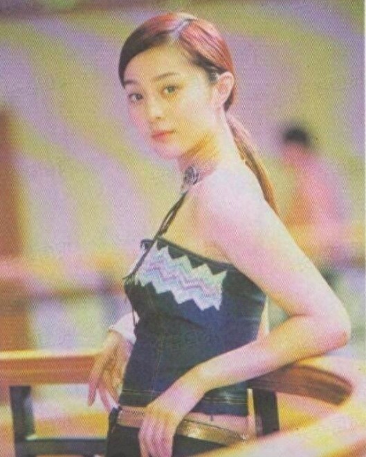 范冰冰刚成名时青涩旧照！长相清纯颜值在线