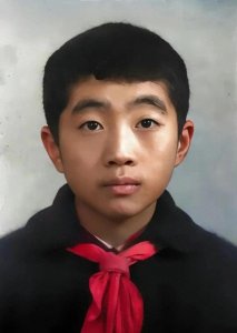 ​少年林立果与其父林彪之貌简直同一个模子