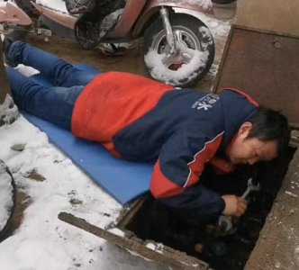 ​春节临近，郑州水务集团迎寒保供水