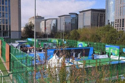 ​三块环保球场焕新亮相北京东单篮球场