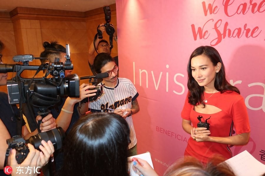 “战狼女神”卢靖姗蛮腰纤细，与韩庚的结婚计划她这么说