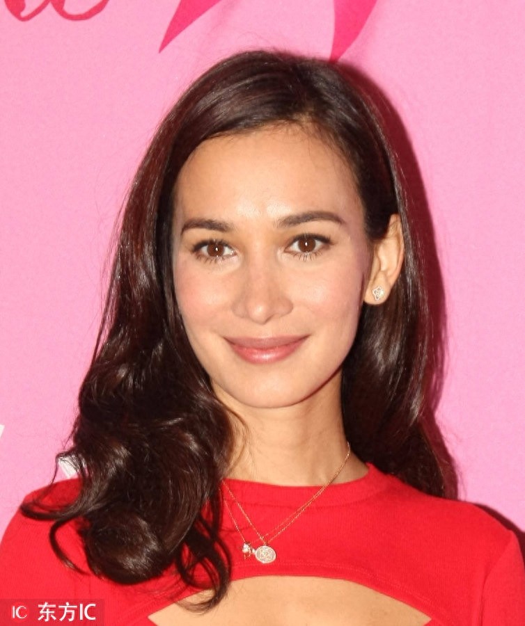 “战狼女神”卢靖姗蛮腰纤细，与韩庚的结婚计划她这么说