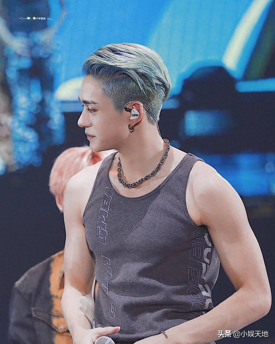 NCT成员黄旭熙（lucas),性感的肌肉手臂，男友力爆棚的卢卡斯