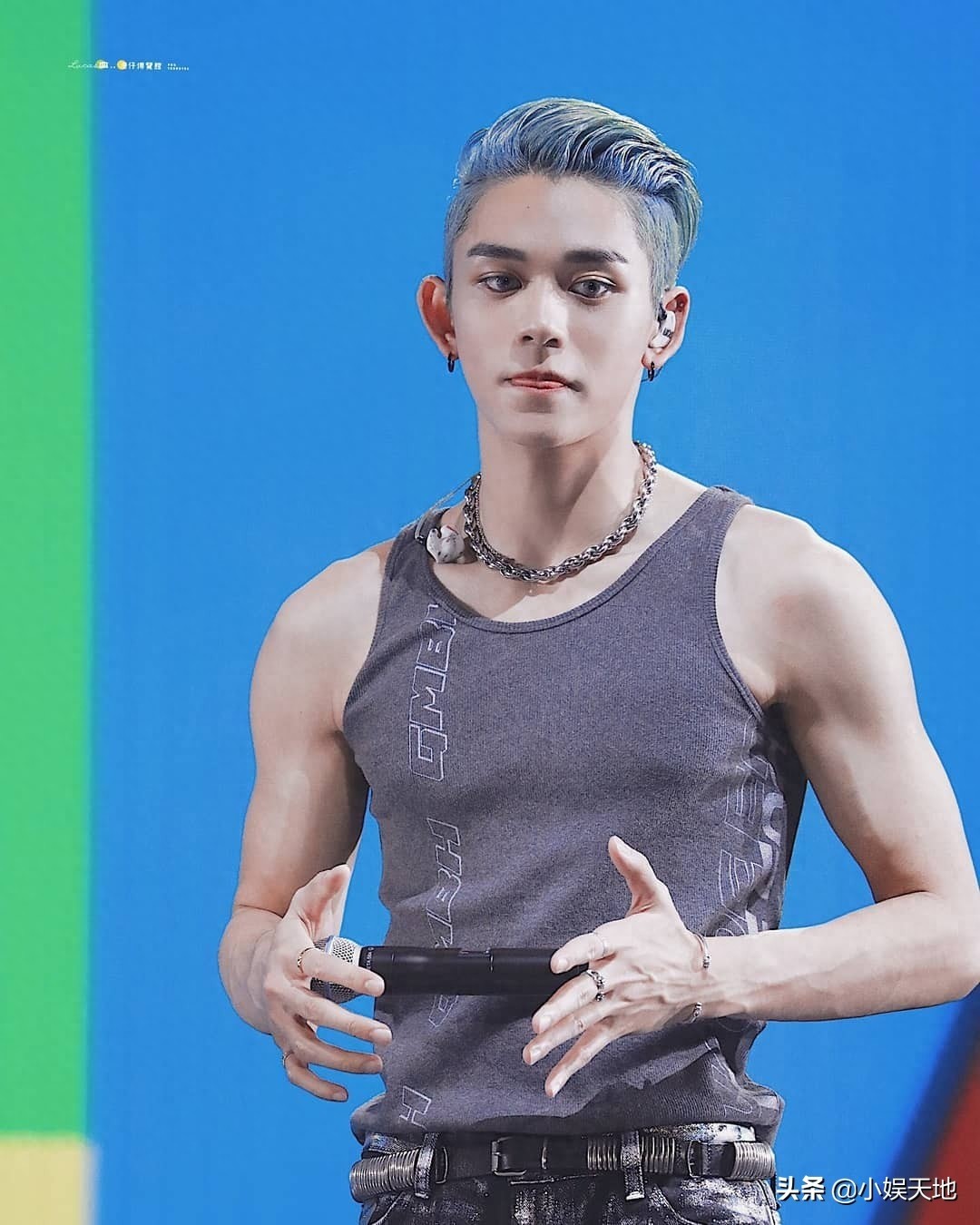 NCT成员黄旭熙（lucas),性感的肌肉手臂，男友力爆棚的卢卡斯